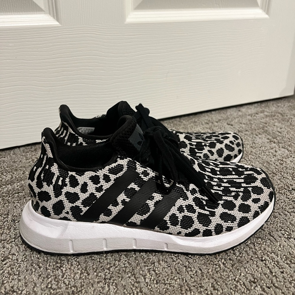 - Adidas swift run cheetah print shoes. - Picture 1 of 3